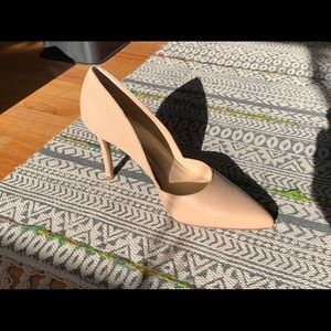 Vince Camuto pump